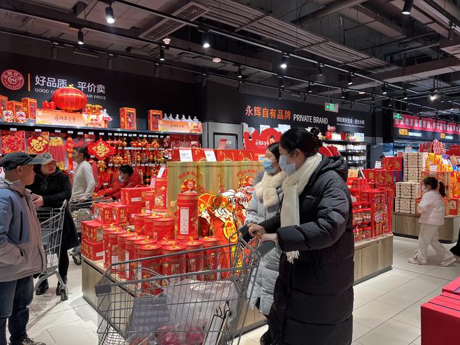 半月连开两家买年货的成都人挤满胖东来“爆改”商超(图2)