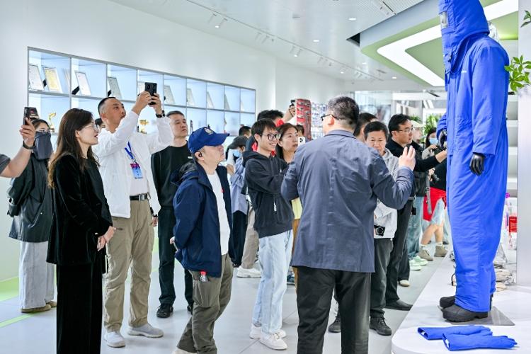 万千气象看山东丨网络名人走进临沂：触摸“商贸名城物流之都”的新质生产力(图2)