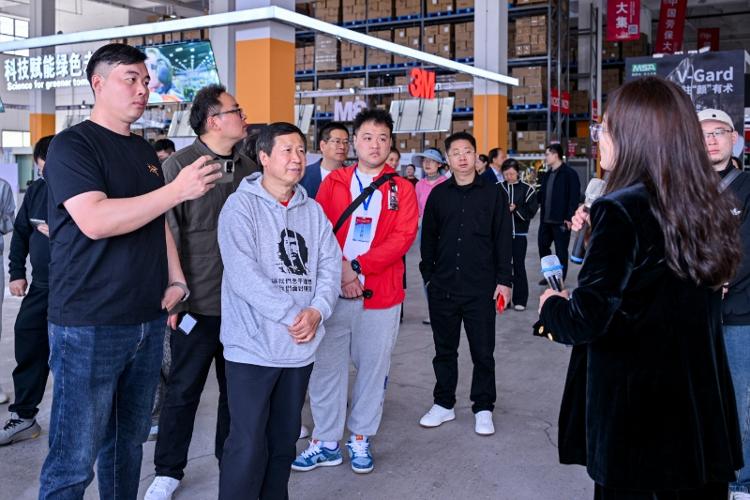 万千气象看山东丨网络名人走进临沂：触摸“商贸名城物流之都”的新质生产力(图3)