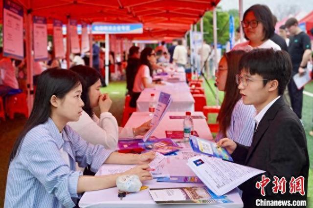 600余家商贸企业携135万个岗位在浙江义乌招贤(图1)